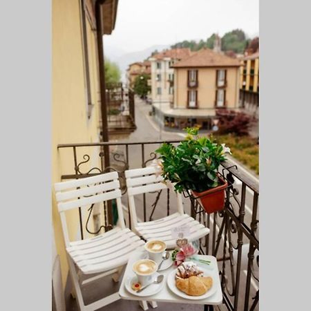 La Finestra Sul Lago, Appartamento In Pieno Centro 瓦雷泽 外观 照片