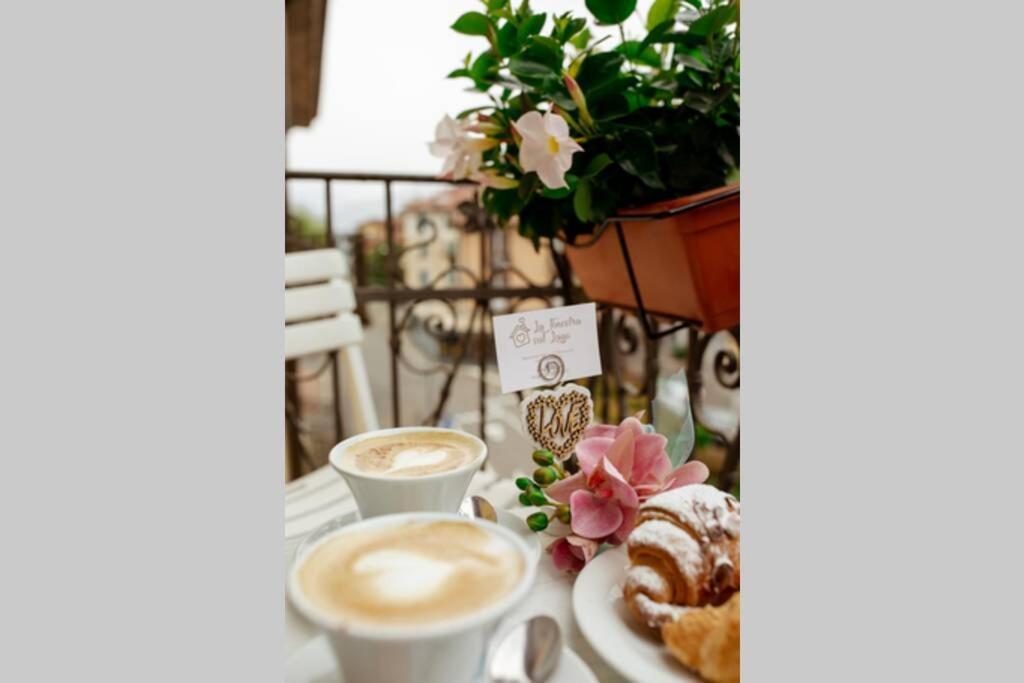 La Finestra Sul Lago, Appartamento In Pieno Centro 瓦雷泽 外观 照片