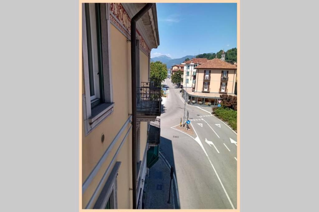 La Finestra Sul Lago, Appartamento In Pieno Centro 瓦雷泽 外观 照片